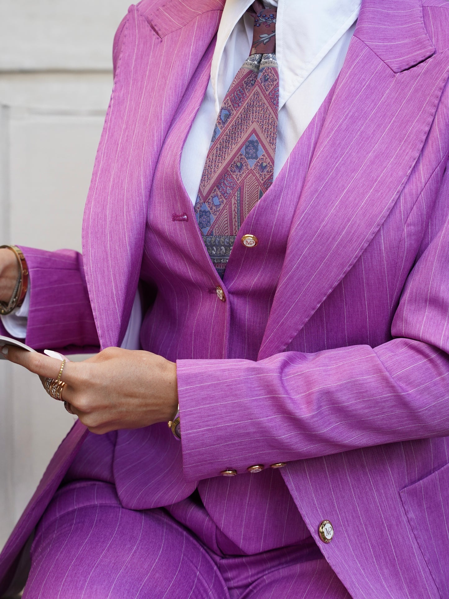 Giacca fucsia  bottoni oro a lancia