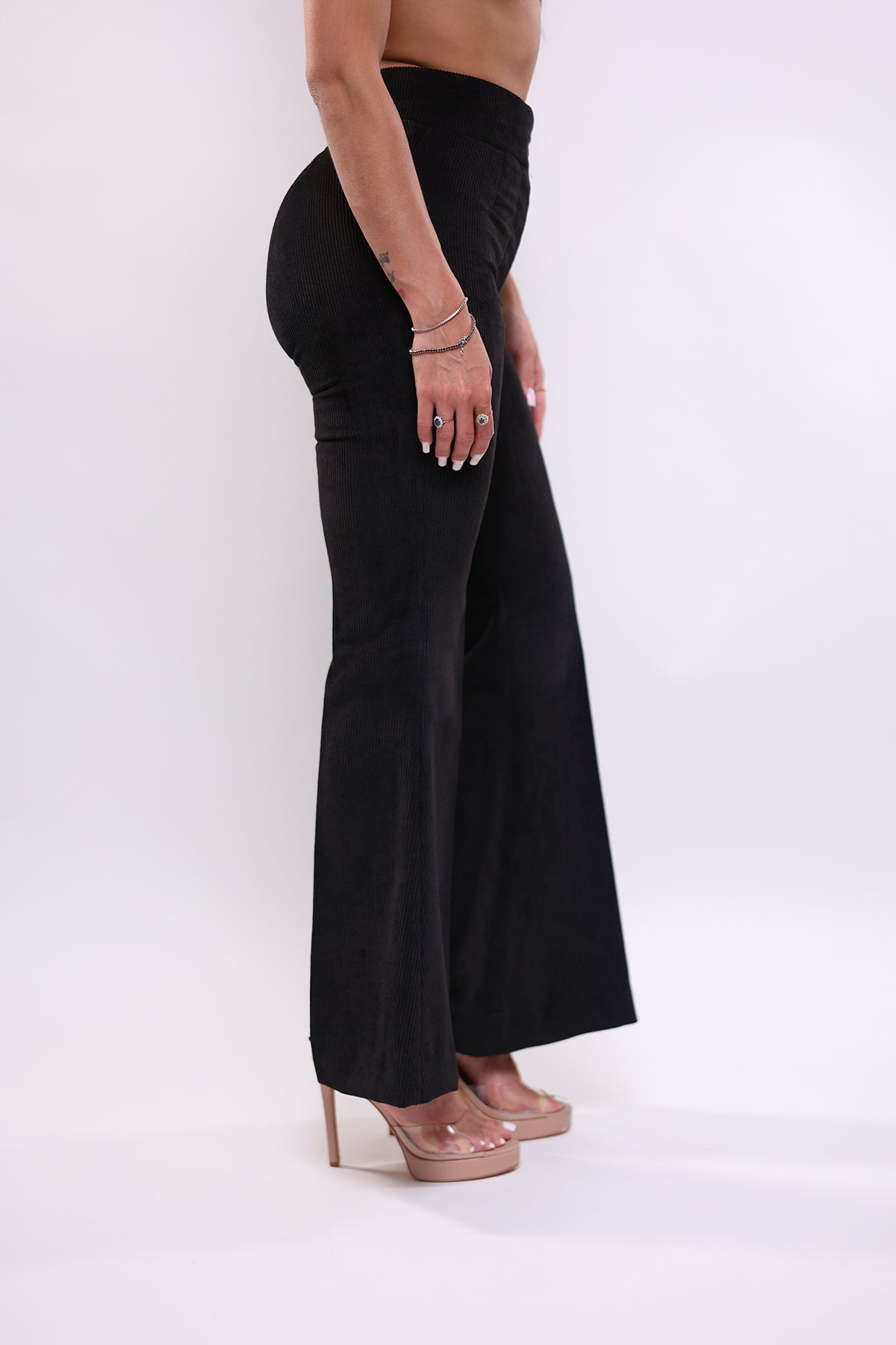 Pantalone velutto nero a coste vita alta