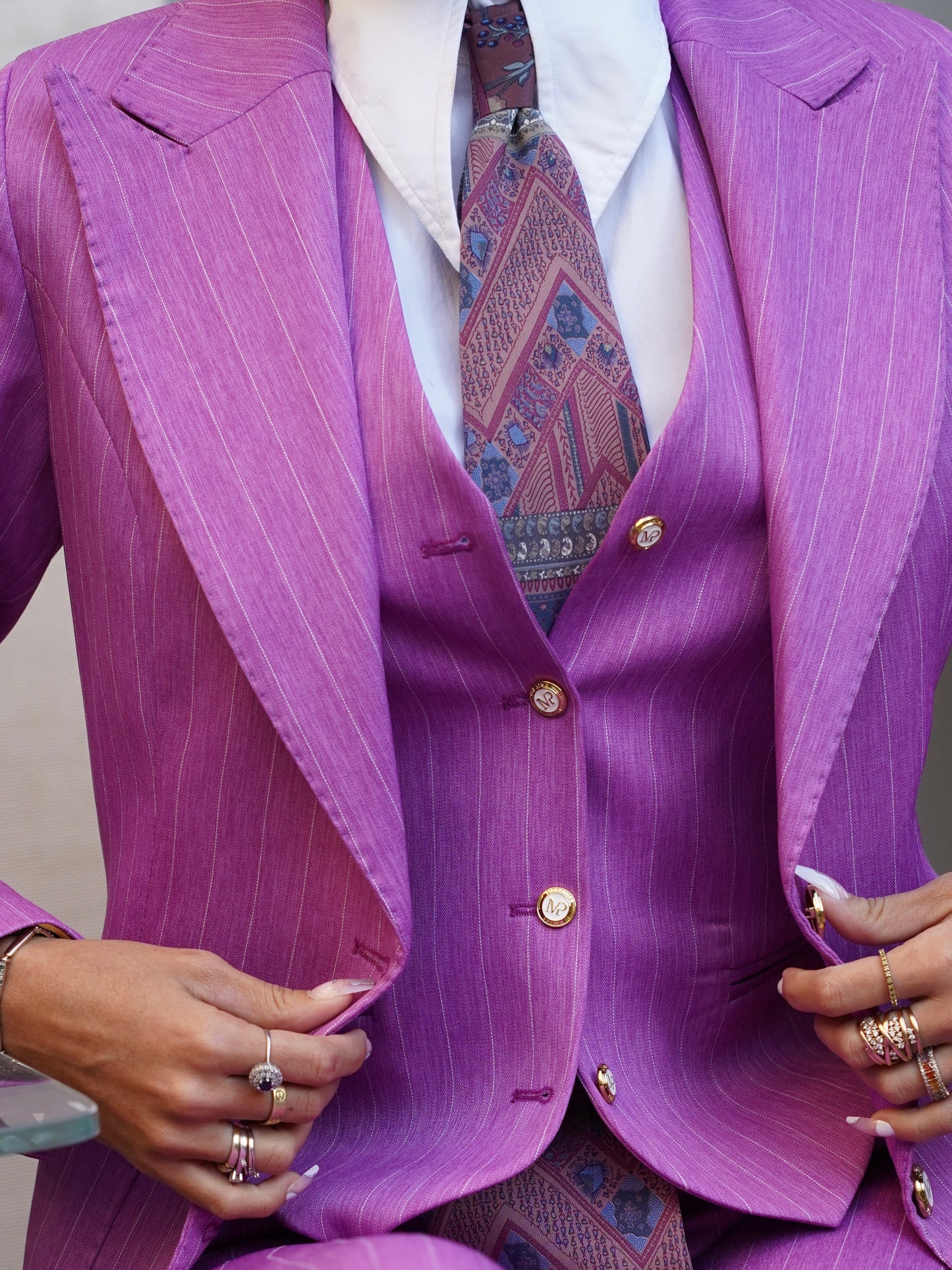 Giacca fucsia  bottoni oro a lancia