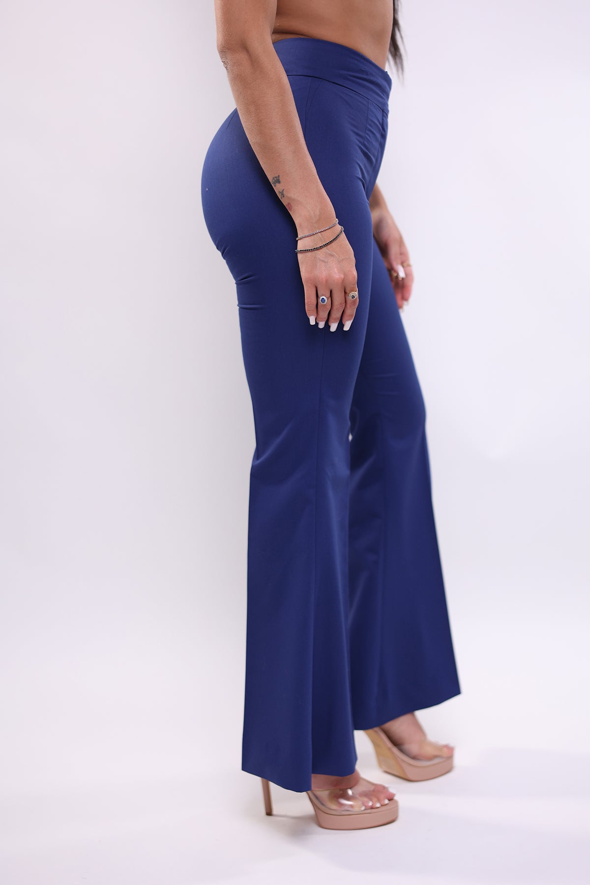 Pantalone azzurro oltremare a vita alta