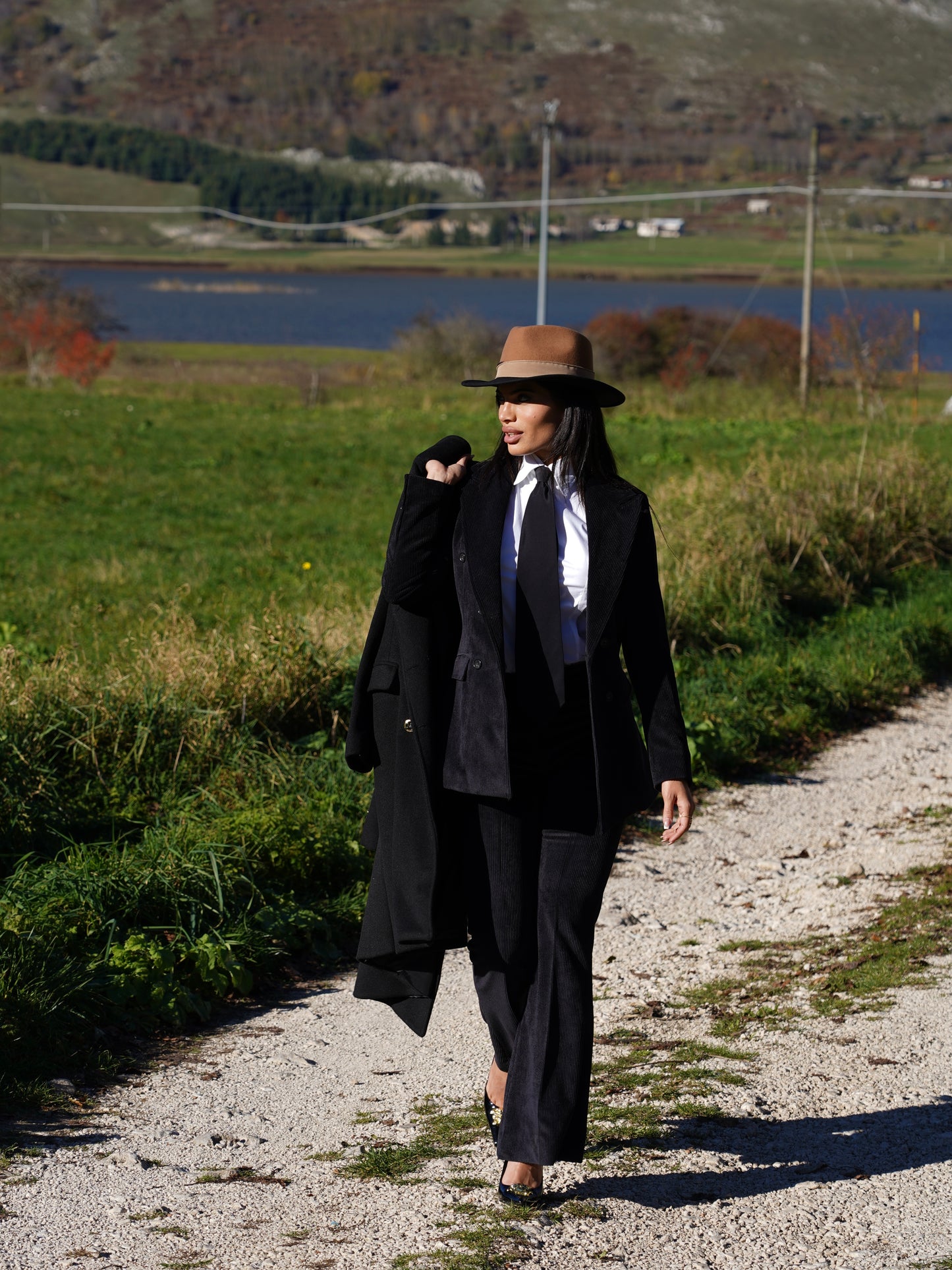 Pantalone velutto nero a coste vita alta