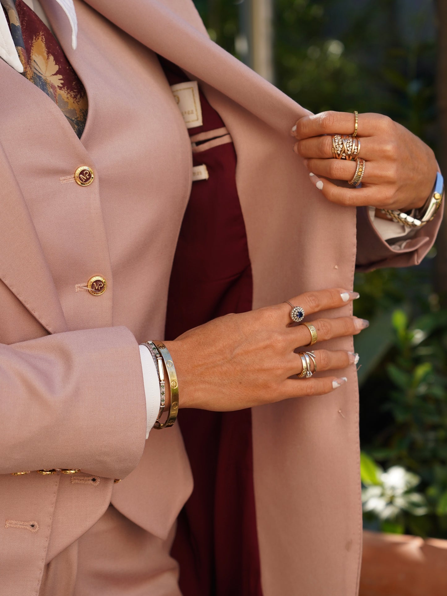 Giacca rosa antico a lancia con bottoni oro