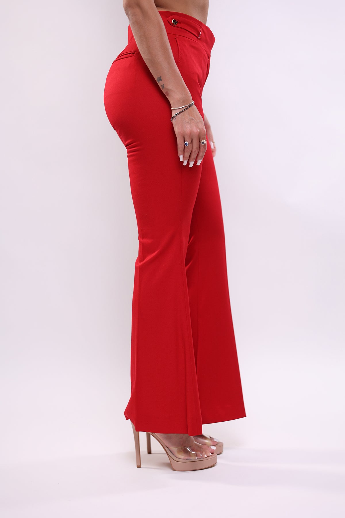 Pantalone rosso a zampa