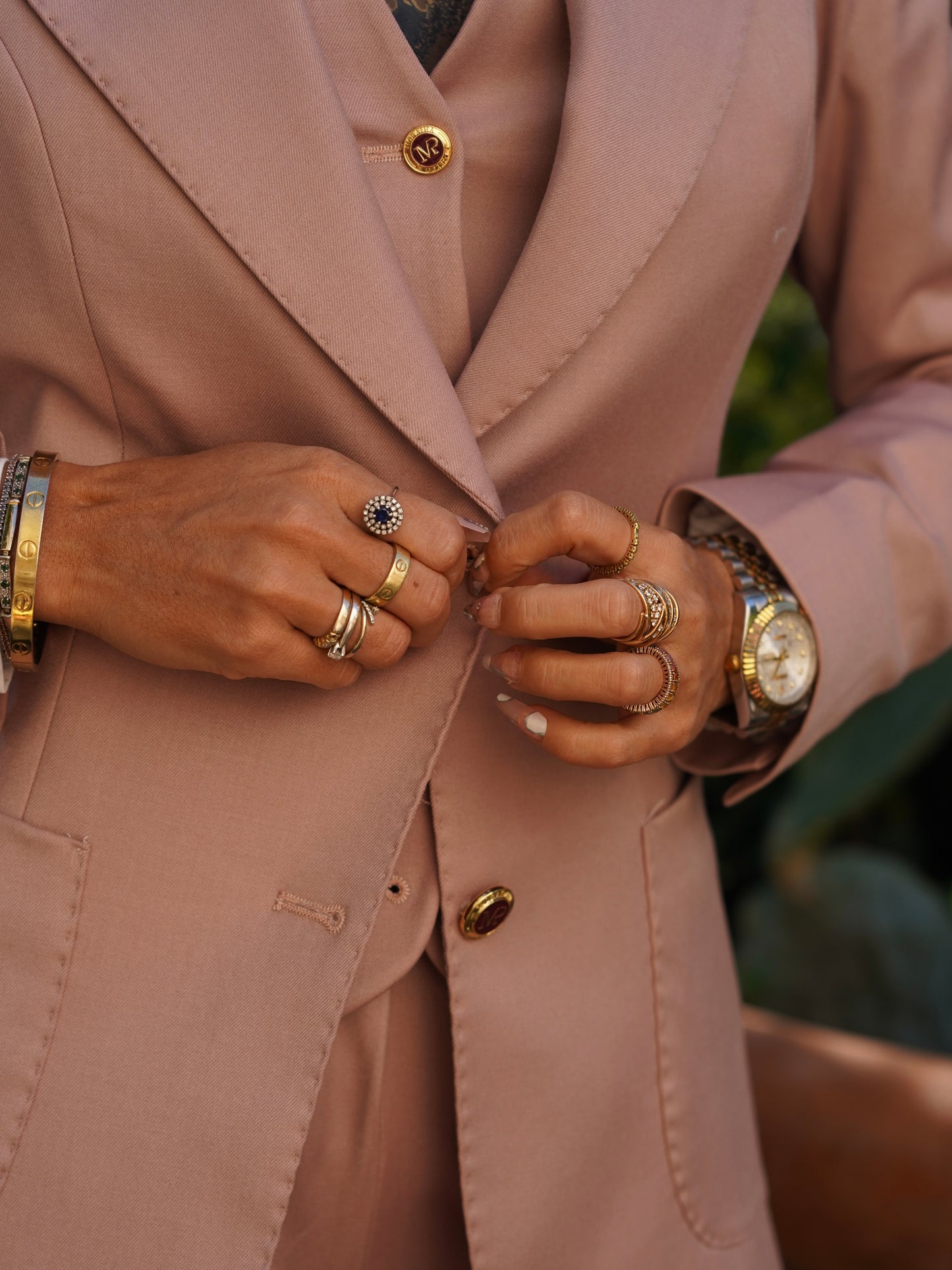 Giacca rosa antico a lancia con bottoni oro