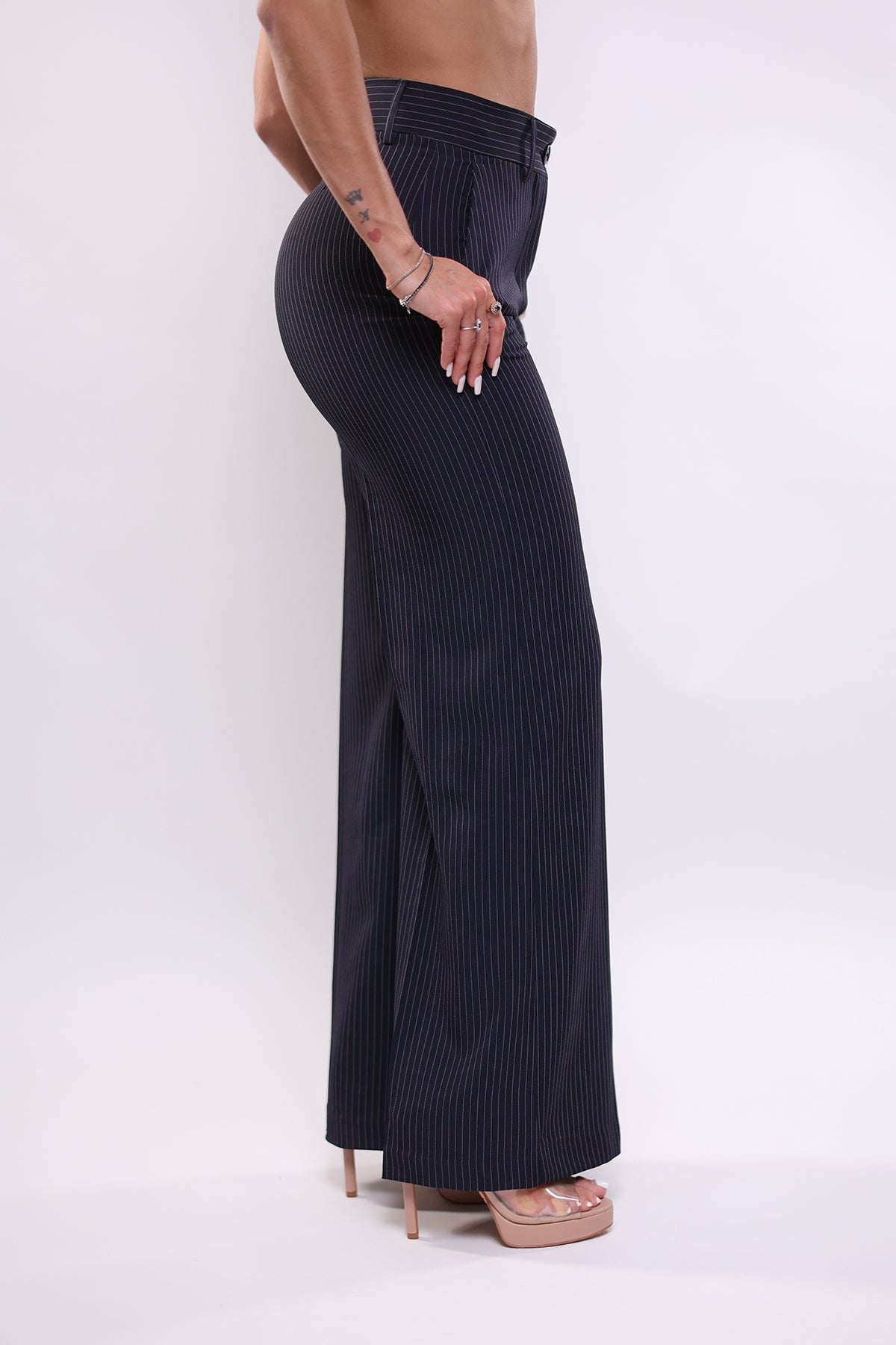 Pantalone a palazzo blu gessato
