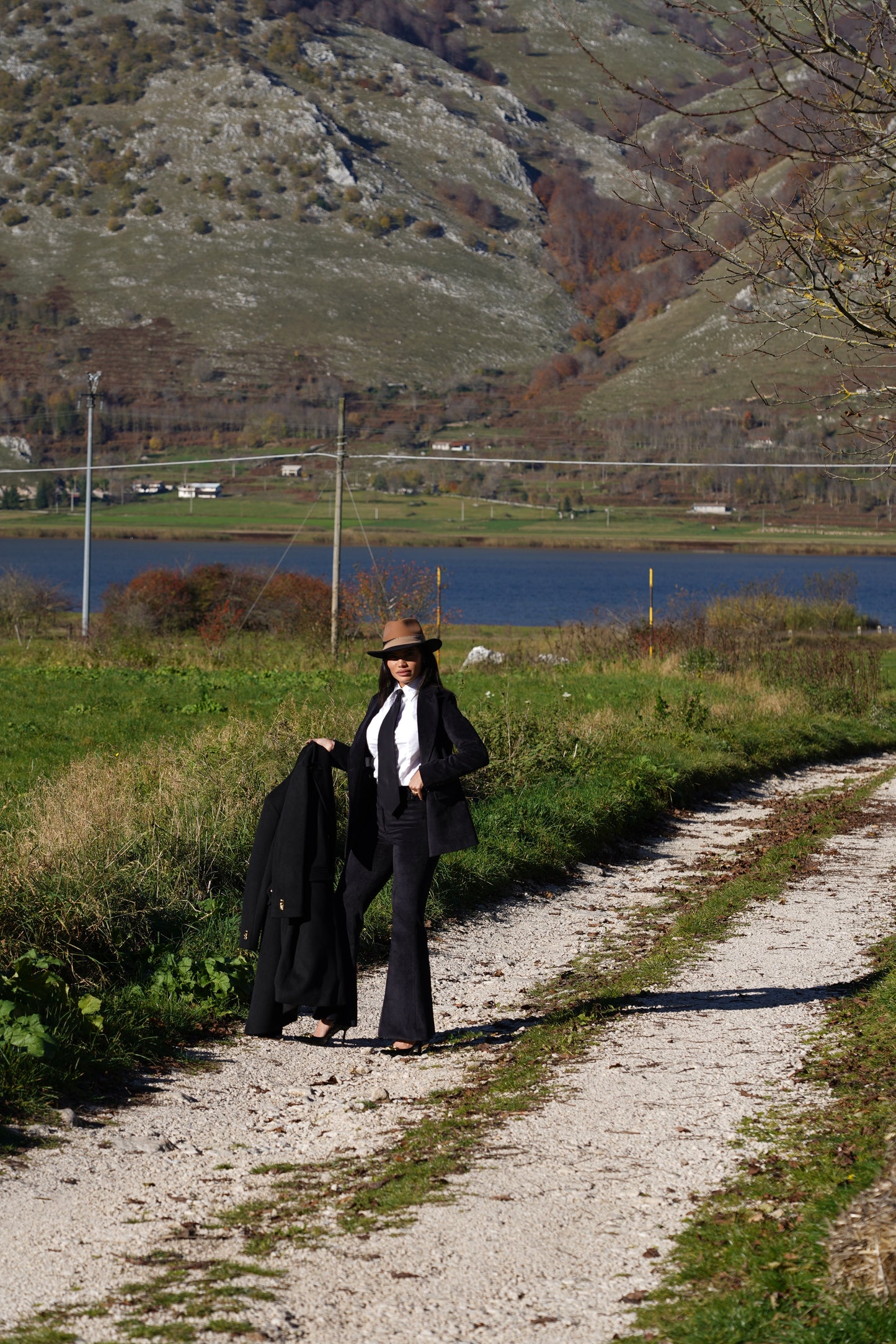Pantalone velutto nero a coste vita alta