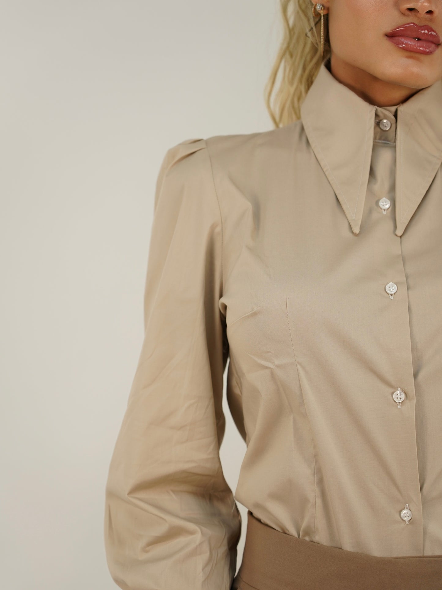 Camicia mory collo a vela beige