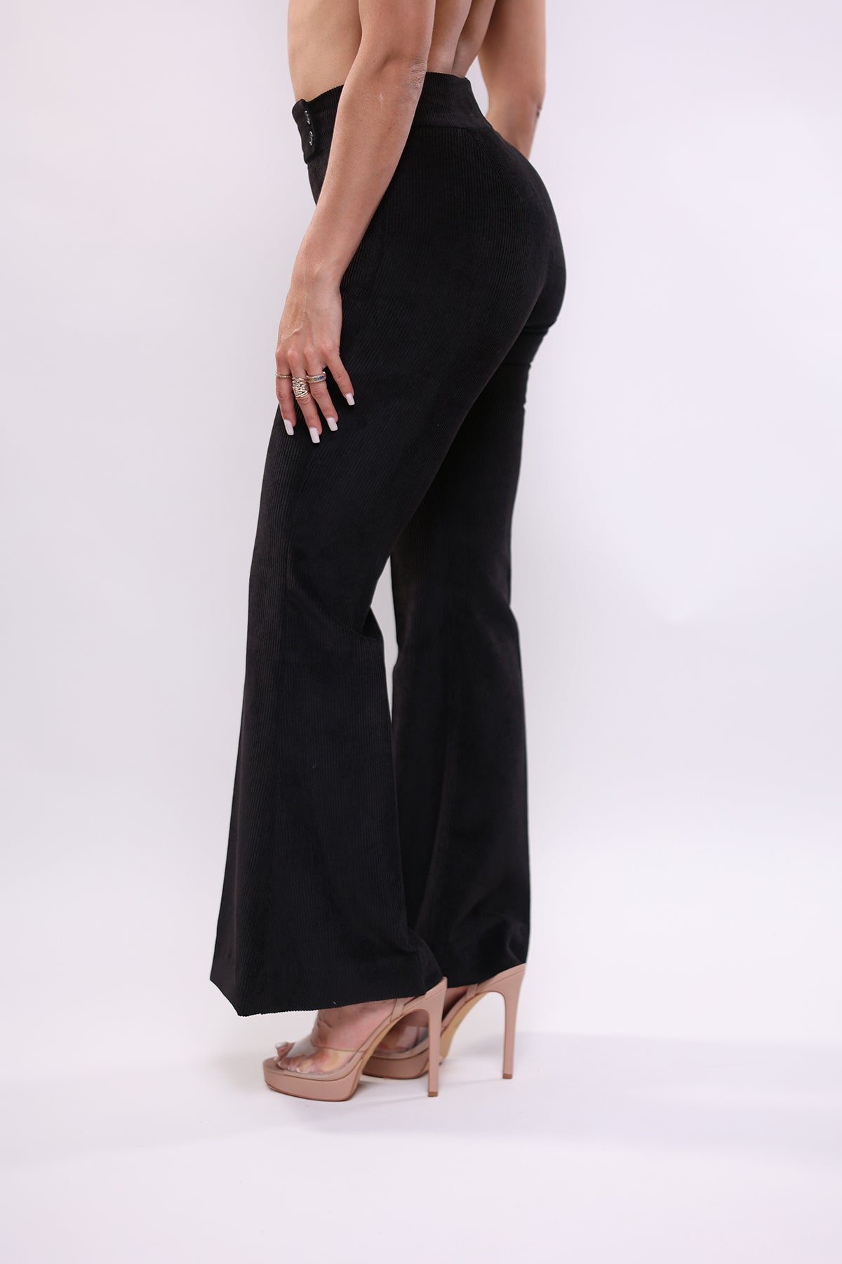 Pantalone velutto nero a coste vita alta