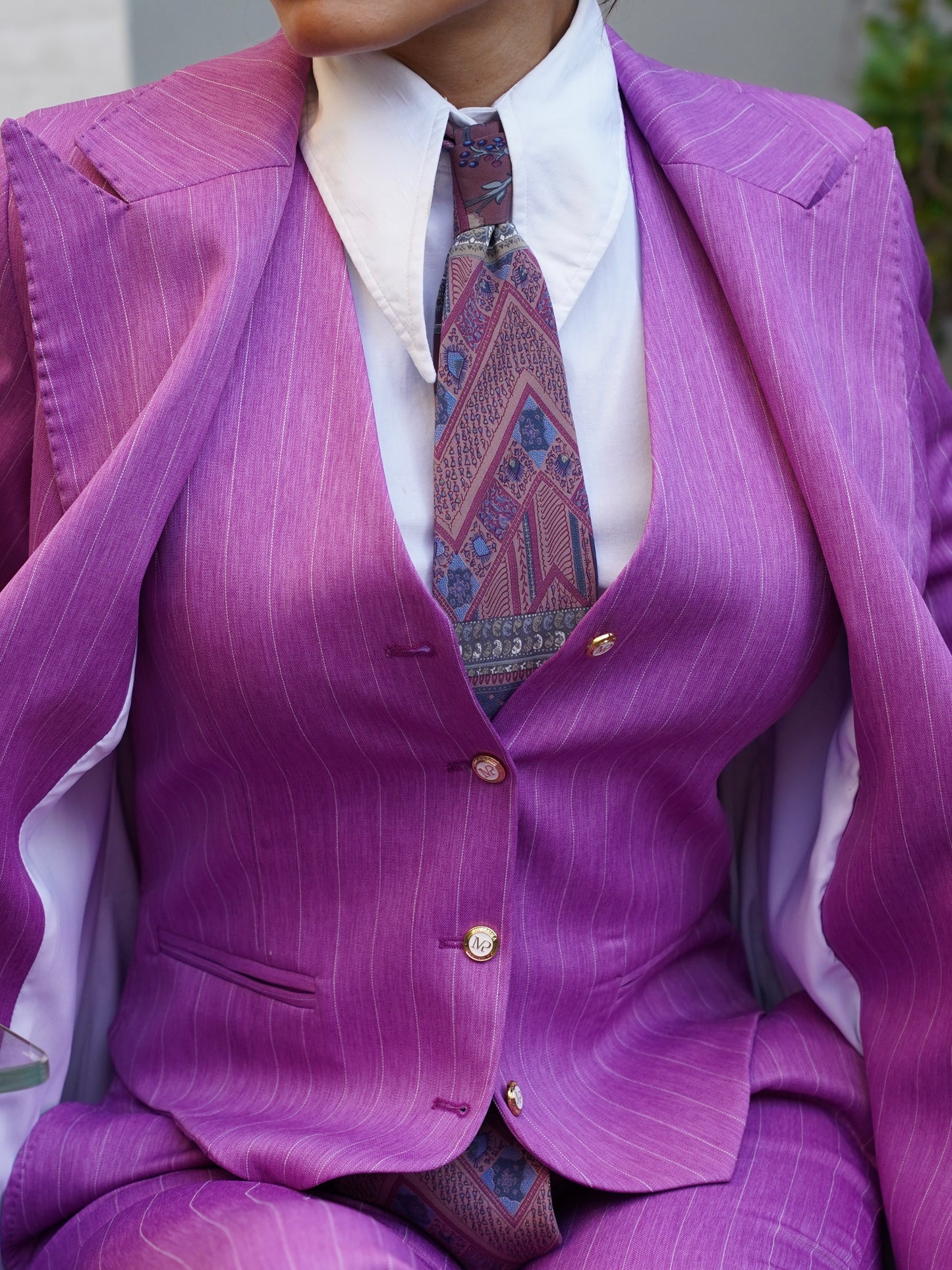 Giacca fucsia  bottoni oro a lancia