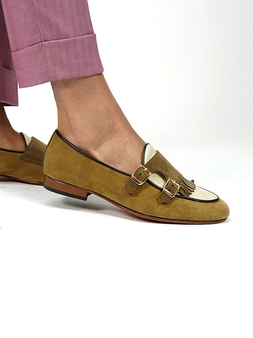 Mocassino in pelle scamosciata con suola in vero cuoio