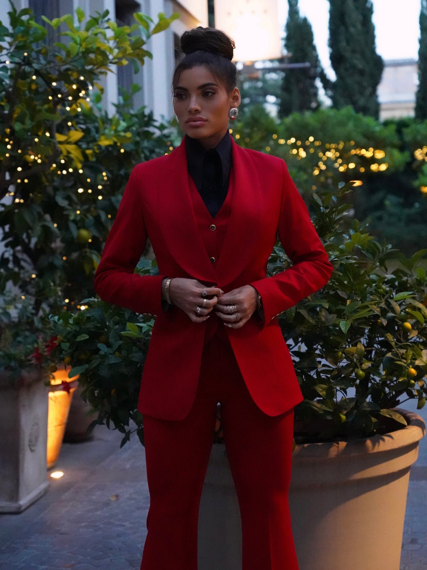 Pantalone rosso a zampa