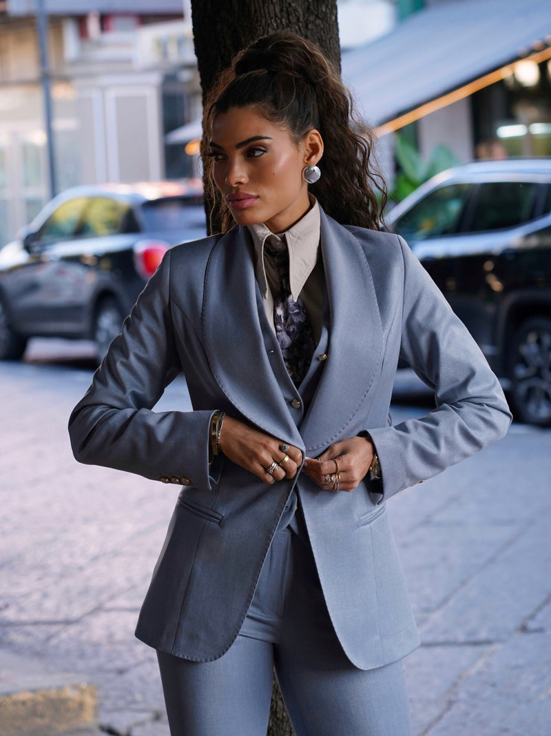 Giacca azzurro polvere collo sciale con bottoni oro