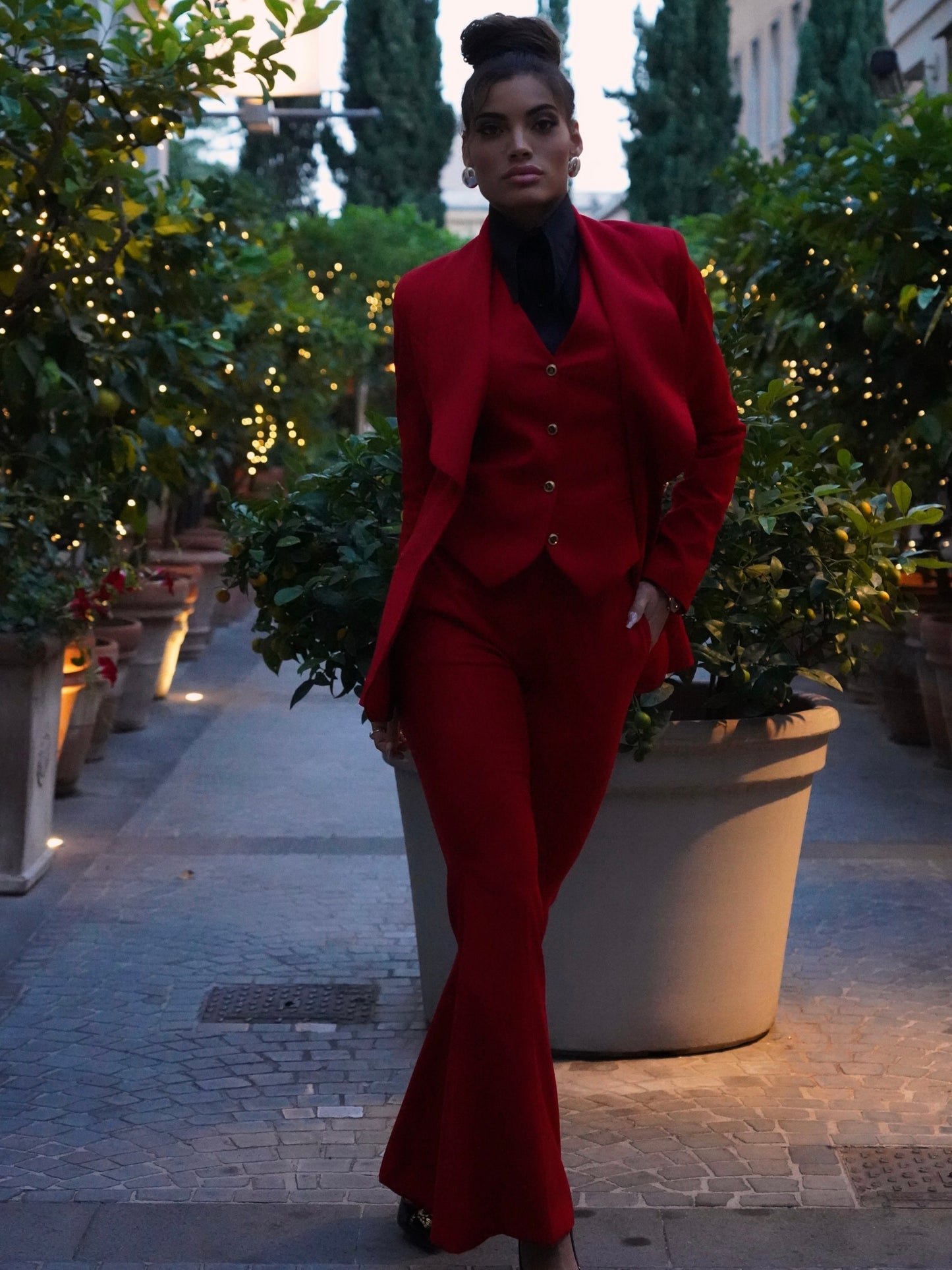 Pantalone rosso a zampa